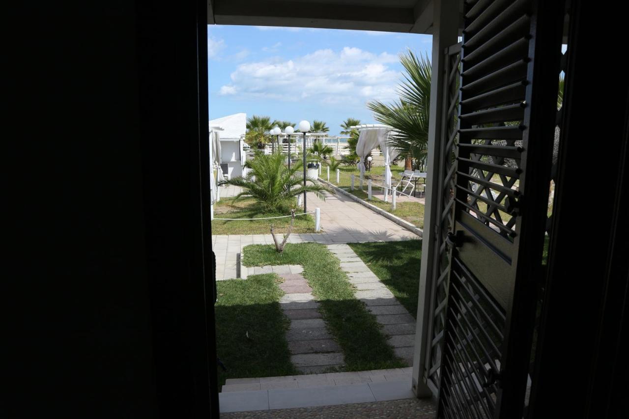 Torquemada Beach Club Margherita di Savoia Kültér fotó